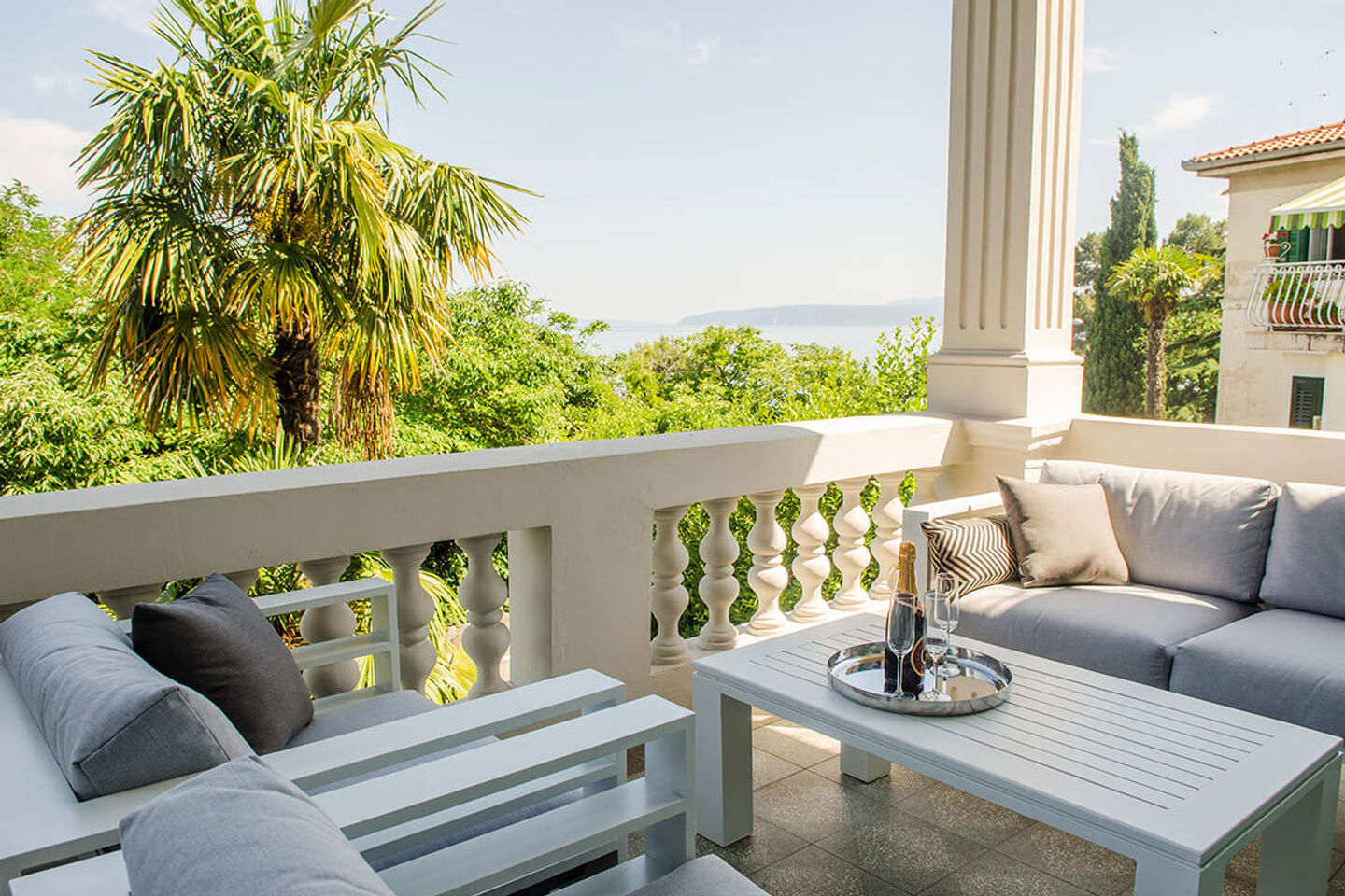 Bedroom detail — Deluxe Beachfront Apartment Klara