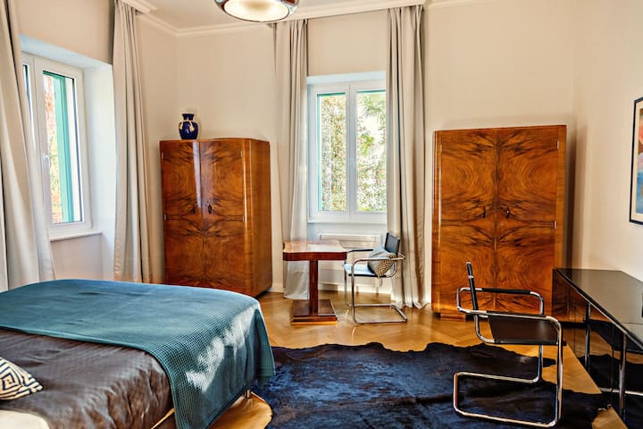 Art Deco luxury interior — Deluxe Beachfront Apartment Klara